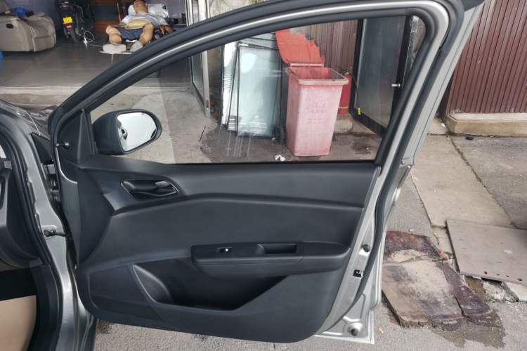 Used Baojun 310W 2020 1.5L Automatic Enjoyment Version China VI Emission Standard Right Front Door Interior