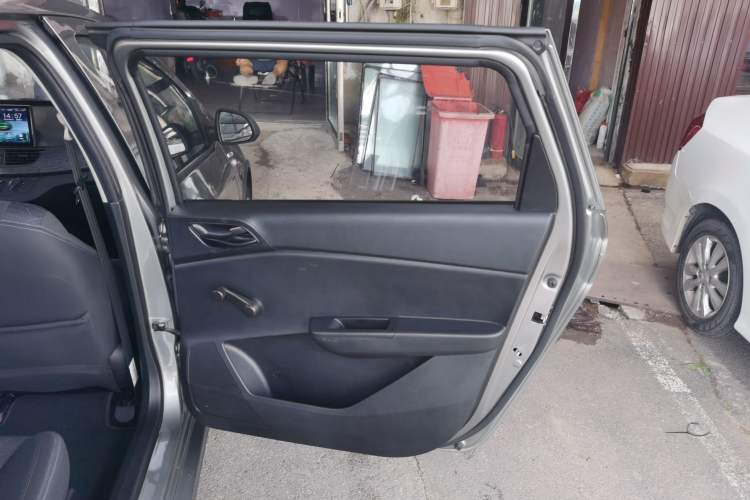 Used Baojun 310W 2020 1.5L Automatic Enjoyment Version China VI Emission Standard Right Rear Door Interior