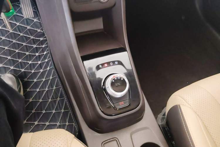 Used Baojun 310W 2020 1.5L Automatic Enjoyment Version China VI Emission Standard Gear Lever
