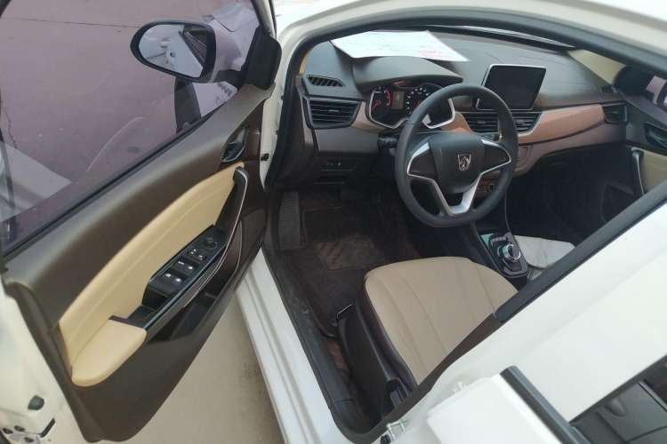 Used Baojun 310W 2020 1.5L Automatic Enjoyment Version China VI Emission Standard Driver Seat
