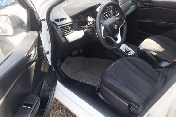 Used Baojun 310W 2020 1.5L Automatic Enjoyment Version China VI Emission Standard Driver Seat