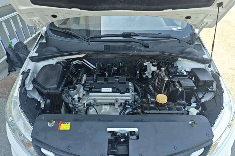 Used Baojun 310W 2020 1.5L Automatic Enjoyment Version China VI Emission Standard Engine Bay