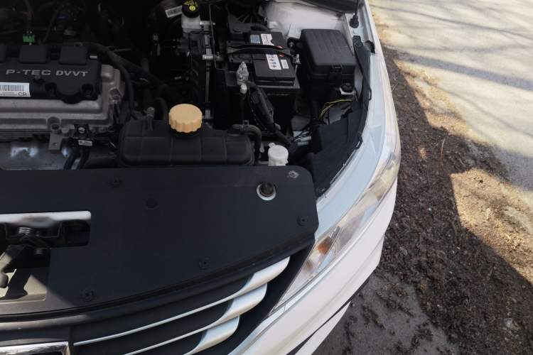 Used Baojun 310W 2020 1.5L Automatic Enjoyment Version China VI Emission Standard Engine Bay Left