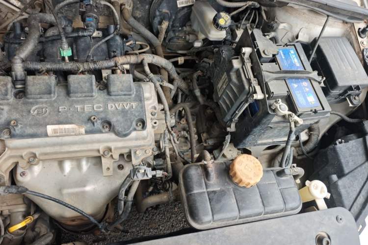 Used Baojun 310W 2020 1.5L Automatic Enjoyment Version China VI Emission Standard Engine Bay Left