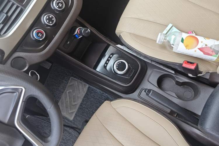 Used Baojun 310W 2020 1.5L Automatic Enjoyment Version China VI Emission Standard Gear Lever