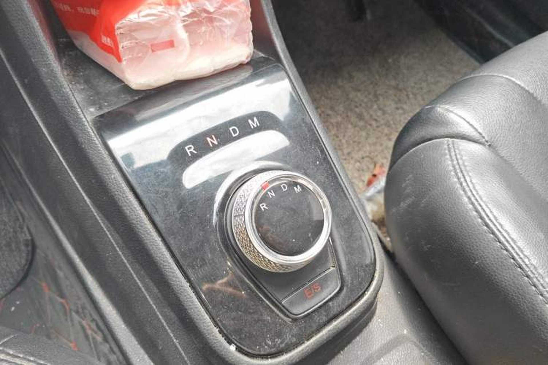 Used Baojun 310W 2020 1.5L Automatic Enjoyment Version China VI Emission Standard Gear Lever