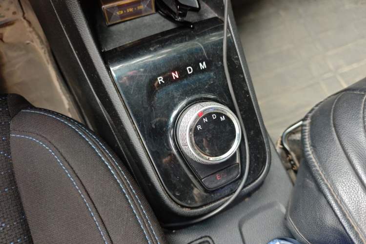 Used Baojun 310W 2020 1.5L Automatic Enjoyment Version China VI Emission Standard Gear Lever
