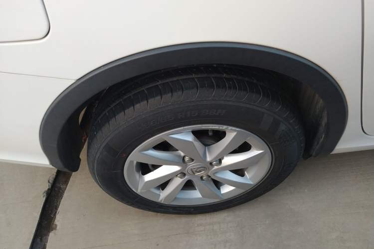 Used Baojun 310W 2020 1.5L Automatic Enjoyment Version China VI Emission Standard Right Rear Wheel Hub