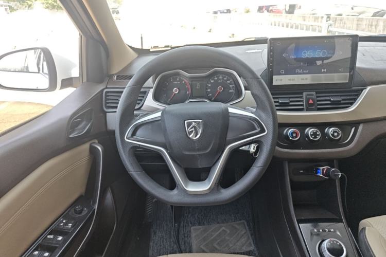 Used Baojun 310W 2020 1.5L Automatic Enjoyment Version China VI Emission Standard Steering Wheel