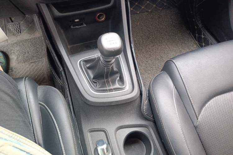 Used Baojun 360 2018 1.5L Manual Elite Version National V Gear Lever