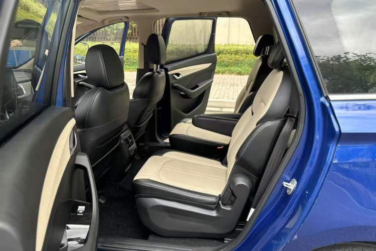 Used Baojun 360 2018 1.5L Automatic Luxury Version China V Interior 1