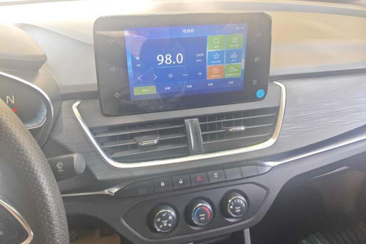 Used Baojun 360 2018 1.5L Automatic Elite Version National V Audio And AC Panel