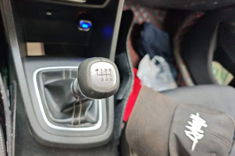 Used Baojun 360 2018 1.5L Manual Elite Version National V Gear Lever