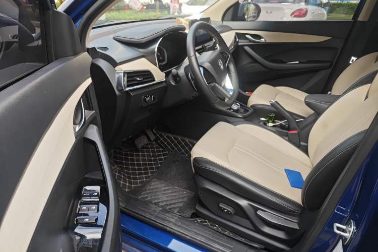 Used Baojun 360 2018 1.5L Automatic Luxury Version China V Interior 3
