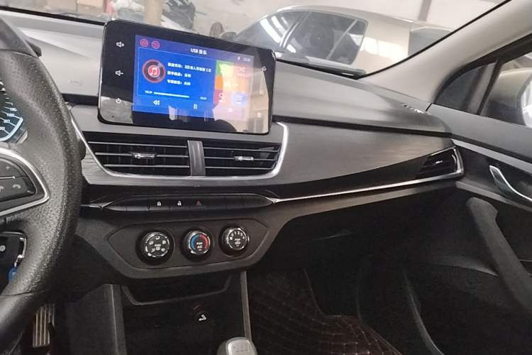 Used Baojun 360 2018 1.5L Manual Elite Version National V Audio And AC Panel
