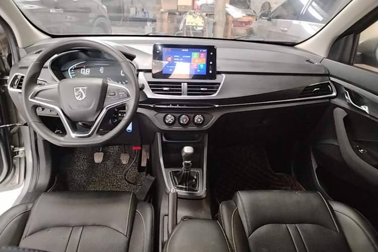 Used Baojun 360 2018 1.5L Manual Elite Version National V Center Console