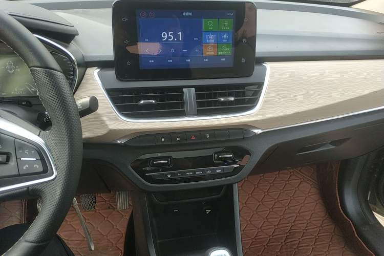 Used Baojun 360 2018 1.5L Manual Luxury Edition China V Audio And AC Panel