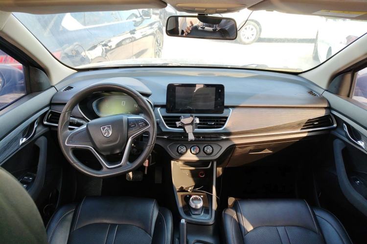 Used Baojun 360 2018 1.5L Automatic Elite Version National V Center Console