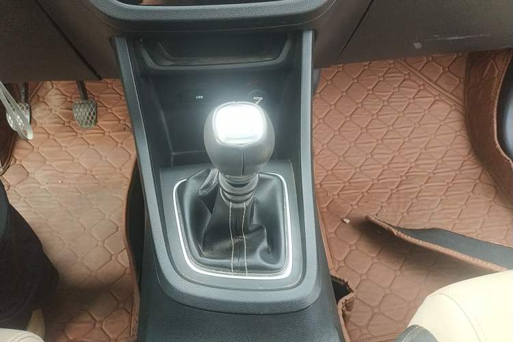 Used Baojun 360 2018 1.5L Manual Luxury Edition China V Gear Lever