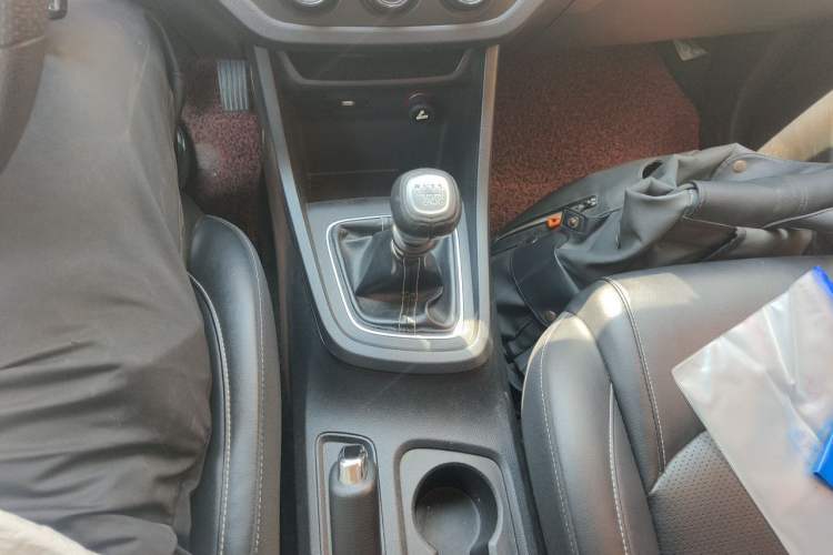 Used Baojun 360 2018 1.5L Manual Elite Version National V Gear Lever