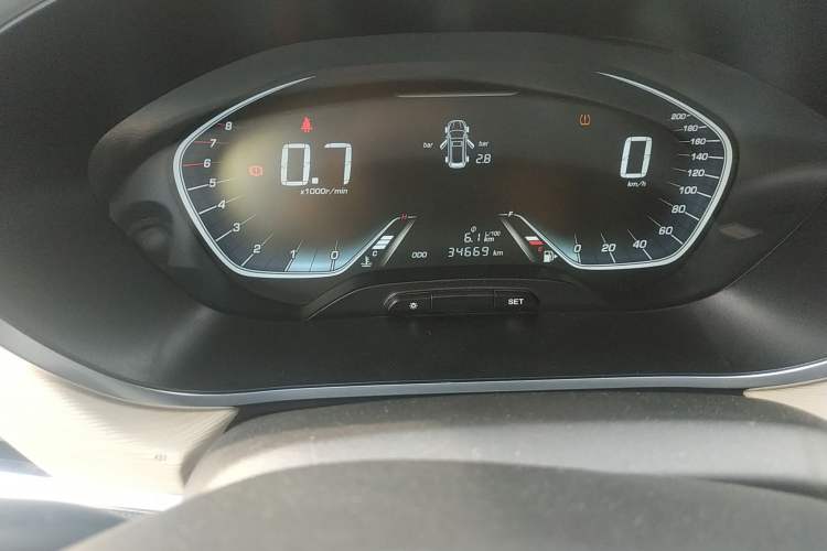 Used Baojun 360 2018 1.5L Manual Luxury Edition China V Odometer Close Up