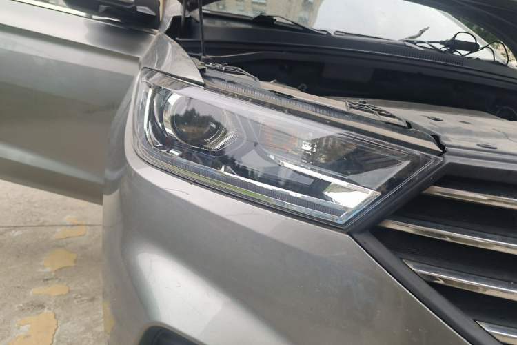 Used Baojun 360 2018 1.5L Automatic Luxury Version China V Right Front Headlight