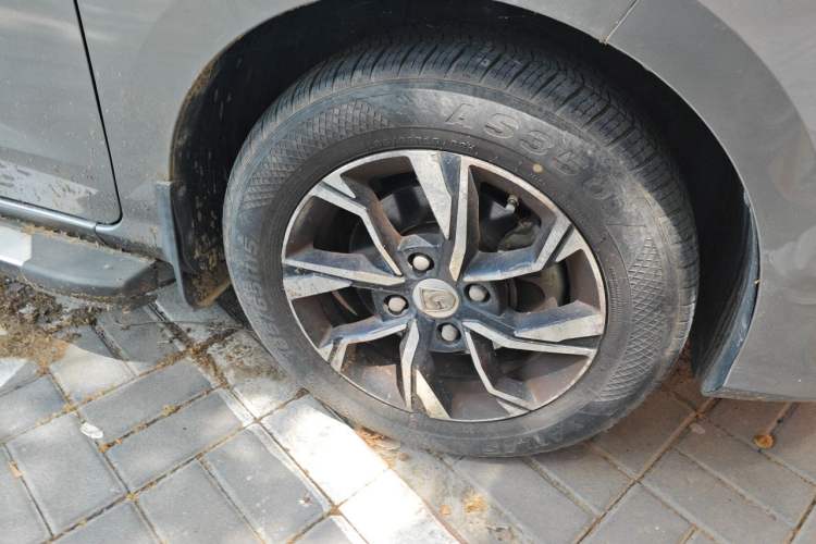 Used Baojun 360 2018 1.5L Automatic Luxury Version China V Right Front Wheel Hub