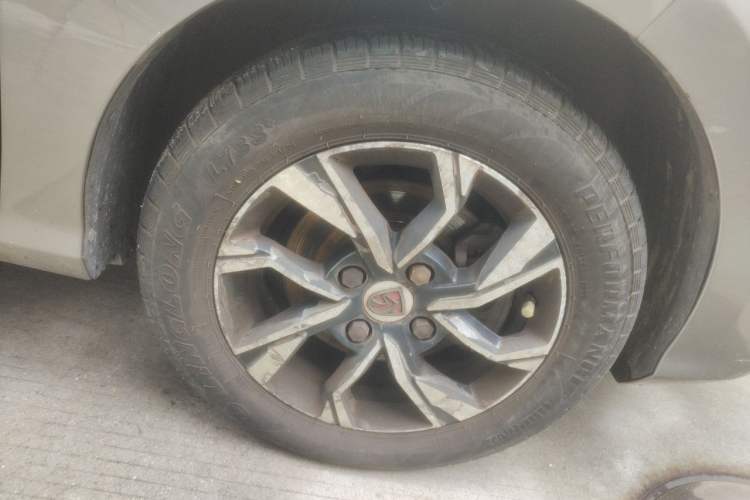 Used Baojun 360 2018 1.5L Automatic Luxury Version China V Right Front Wheel Hub