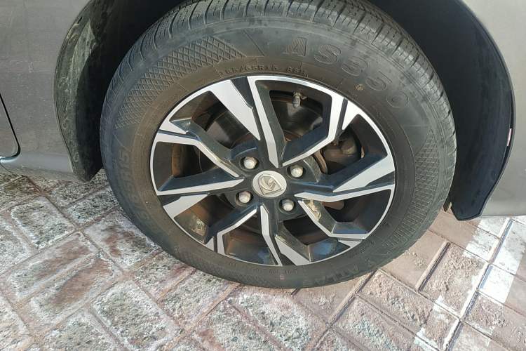 Used Baojun 360 2018 1.5L Manual Luxury Edition China V Right Front Wheel Hub