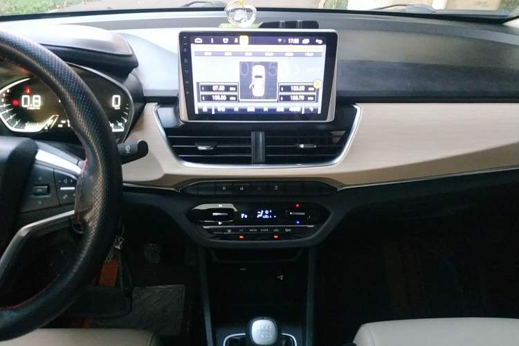 Used Baojun 360 2018 1.5L Manual Luxury Edition China V Audio And AC Panel