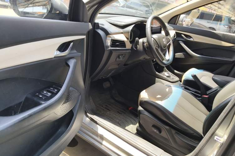Used Baojun 360 2018 1.5L Automatic Luxury Version China V Driver Seat