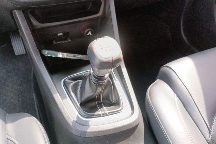 Used Baojun 360 2018 1.5L Manual Elite Version National V Gear Lever
