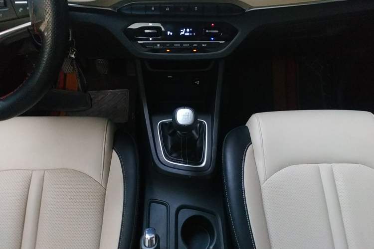 Used Baojun 360 2018 1.5L Manual Luxury Edition China V Gear Lever