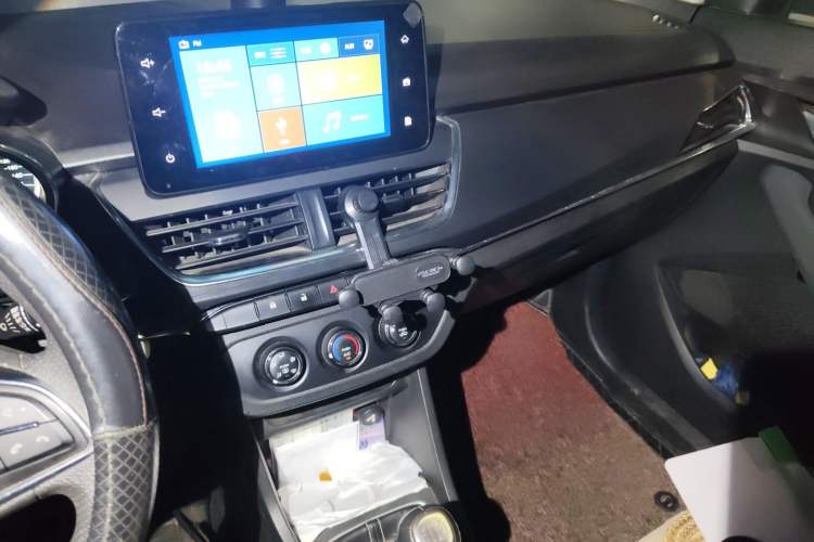 Used Baojun 360 2018 1.5L Manual Elite Version National V Audio And AC Panel
