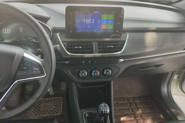Used Baojun 360 2018 1.5L Manual Elite Version National V Audio And AC Panel