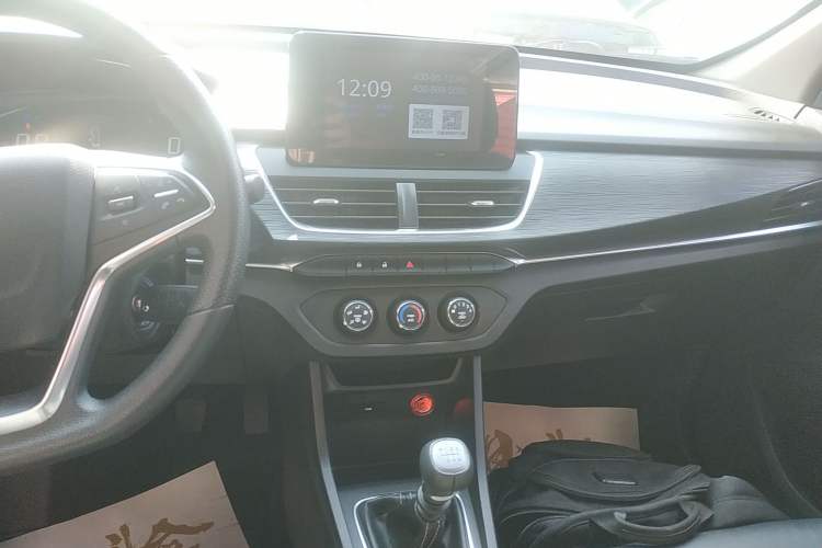 Used Baojun 360 2018 1.5L Manual Elite Version National V Audio And AC Panel