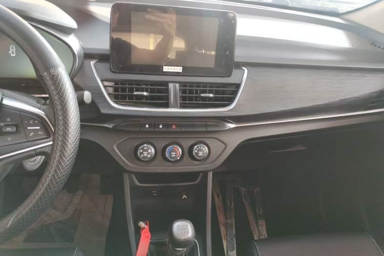 Used Baojun 360 2018 1.5L Manual Elite Version National V Audio And AC Panel