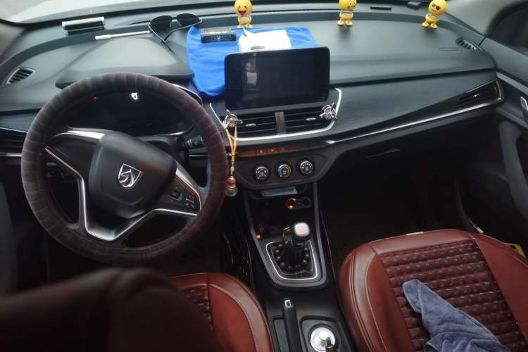 Used Baojun 360 2018 1.5L Manual Elite Version National V Center Console