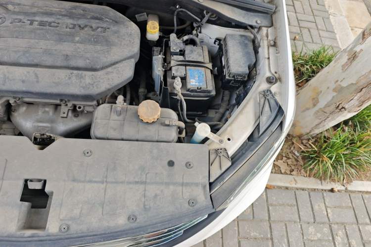 Used Baojun 360 2018 1.5L Manual Elite Version National V Engine Bay Left