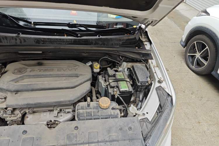 Used Baojun 360 2018 1.5L Manual Luxury Edition China V Engine Bay Left