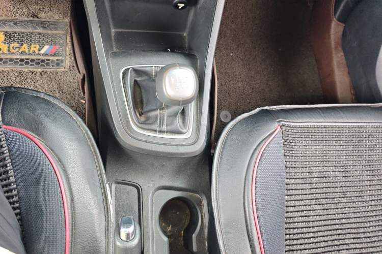 Used Baojun 360 2018 1.5L Manual Elite Version National V Gear Lever