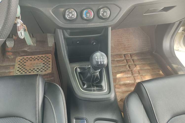Used Baojun 360 2018 1.5L Manual Elite Version National V Gear Lever