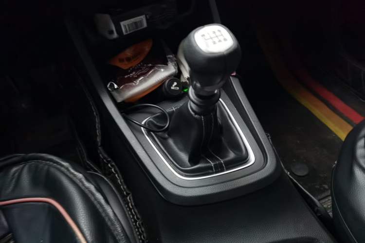 Used Baojun 360 2018 1.5L Manual Elite Version National V Gear Lever