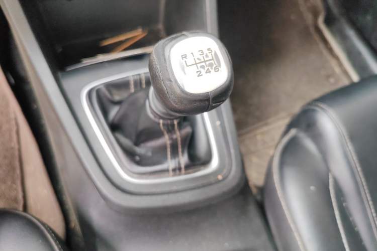 Used Baojun 360 2018 1.5L Manual Elite Version National V Gear Lever