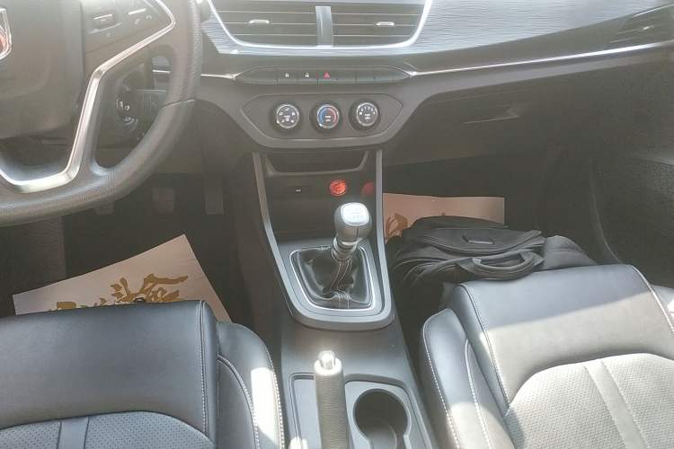 Used Baojun 360 2018 1.5L Manual Elite Version National V Gear Lever