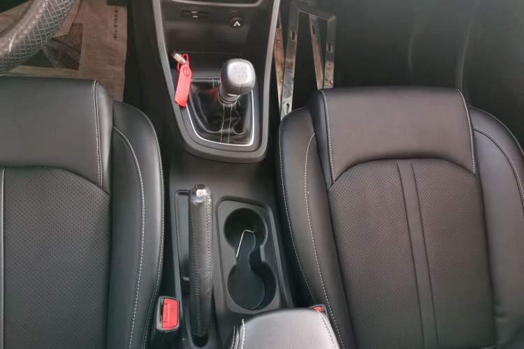 Used Baojun 360 2018 1.5L Manual Elite Version National V Gear Lever