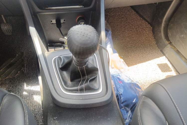 Used Baojun 360 2018 1.5L Manual Elite Version National V Gear Lever