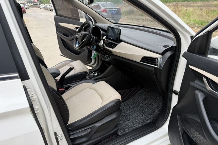 Used Baojun 360 2018 1.5L Automatic Luxury Version China V Interior 3