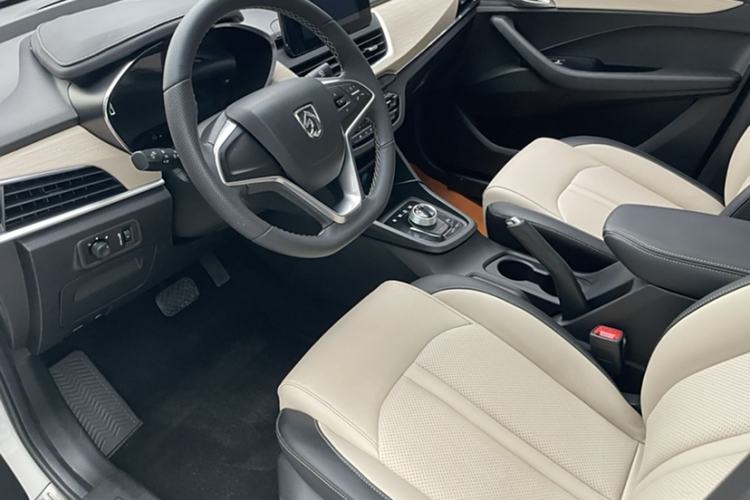 Used Baojun 360 2018 1.5L Automatic Luxury Version China V Interior 3