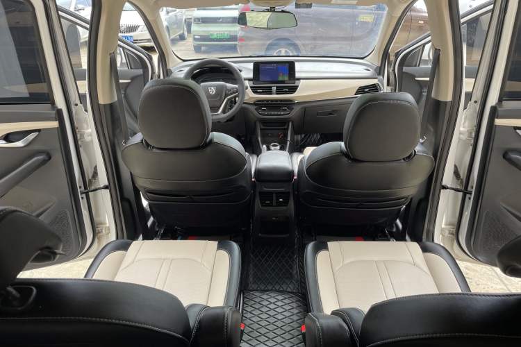 Used Baojun 360 2018 1.5L Automatic Luxury Version China V Interior 3